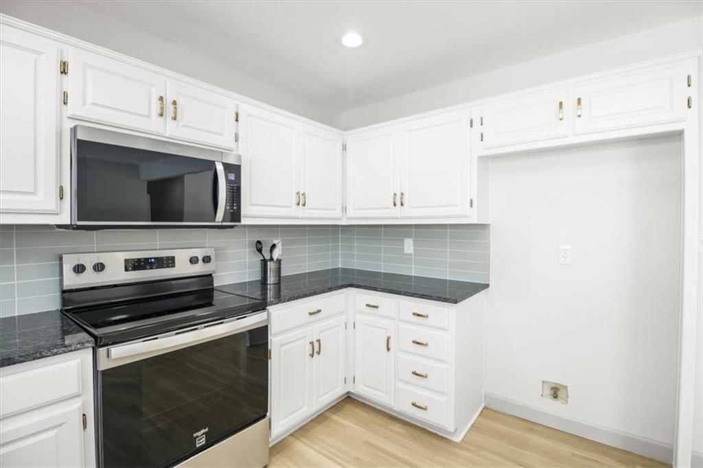 209 NE Chateau Drive — photo 11