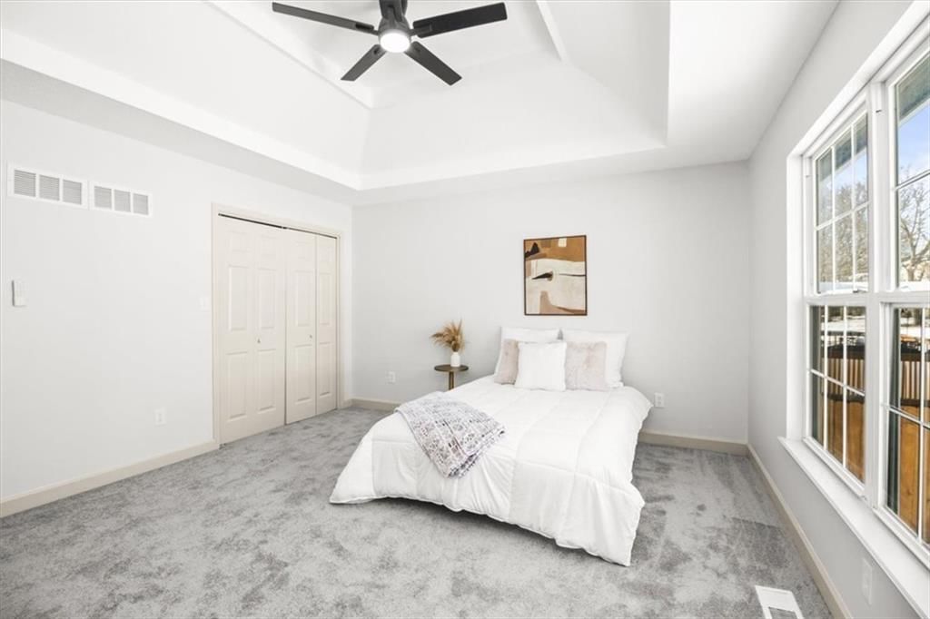 209 NE Chateau Drive — photo 14