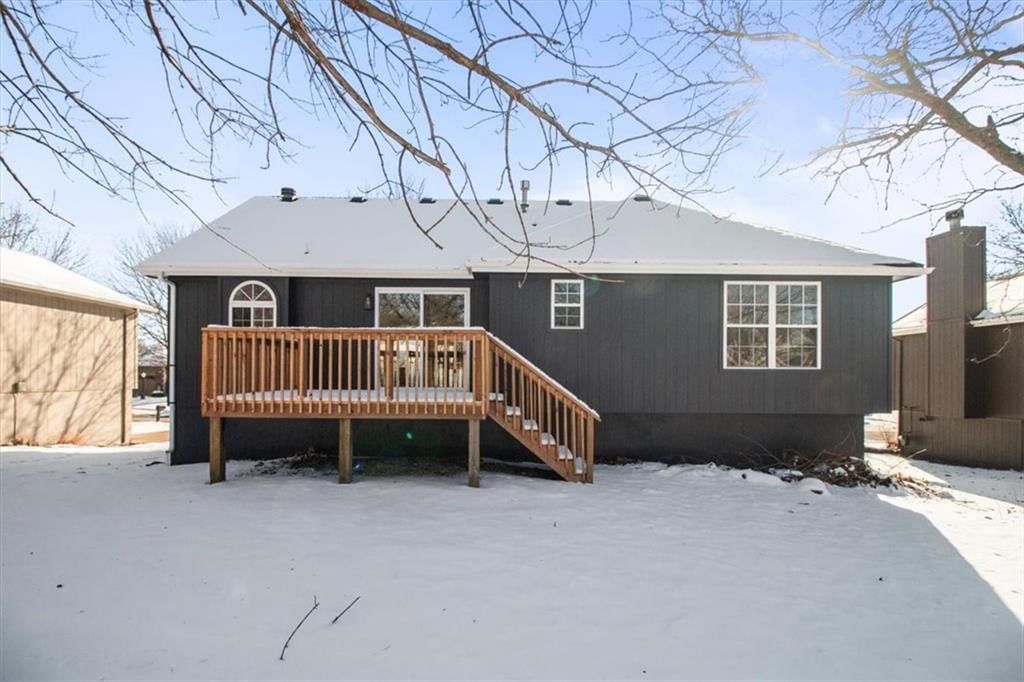 209 NE Chateau Drive — photo 24