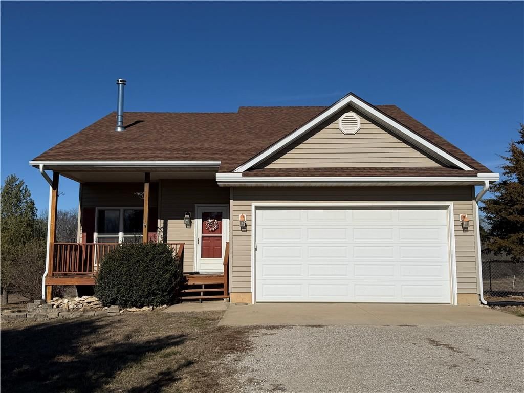 350 SE Rattle Snake Hill Road, Butler, MO