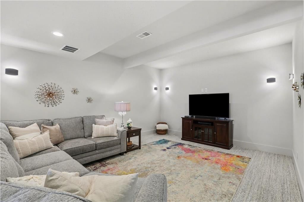 7736 N Donnelly Avenue — photo 43