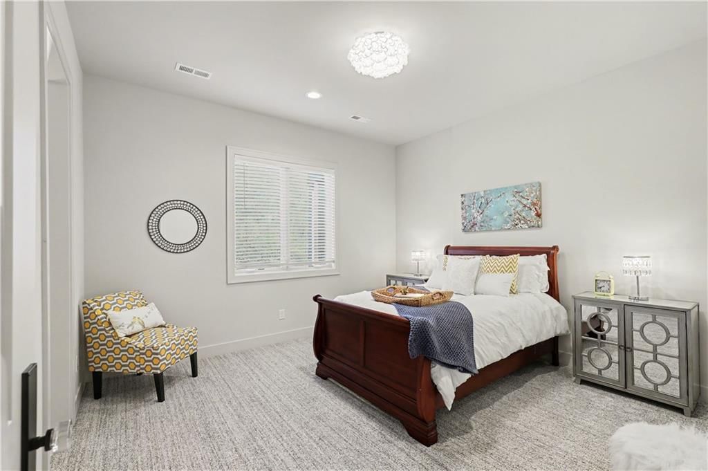 7736 N Donnelly Avenue — photo 45