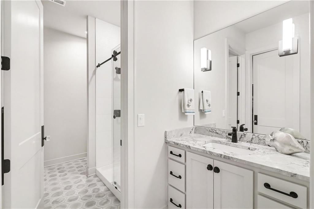 7736 N Donnelly Avenue — photo 46