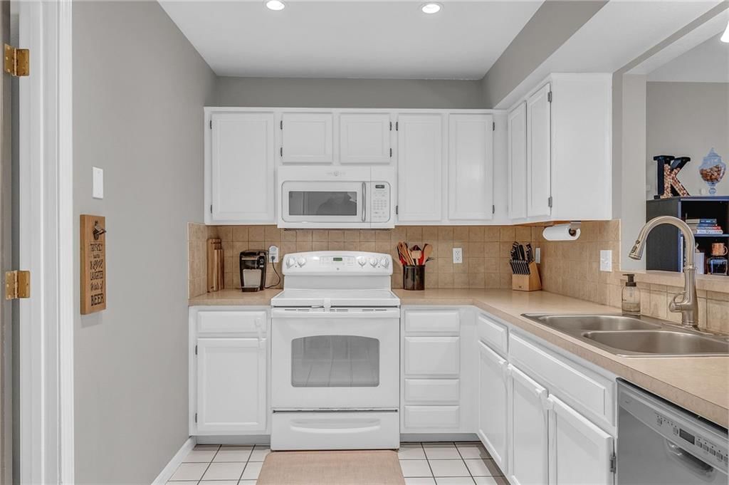 511 Lancaster Court — photo 17