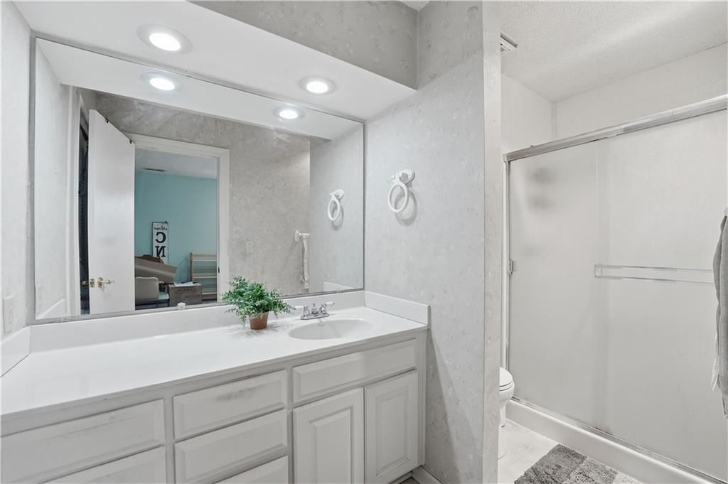 511 E Sheridan Street — photo 16