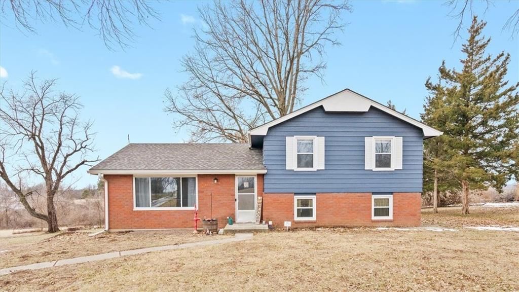 1015 Mount Calvary Road, Lansing, KS