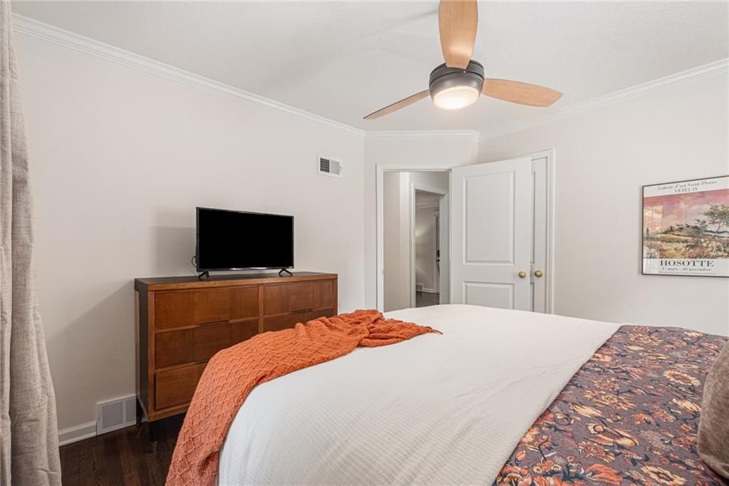 4302 W 77th Terrace — photo 3