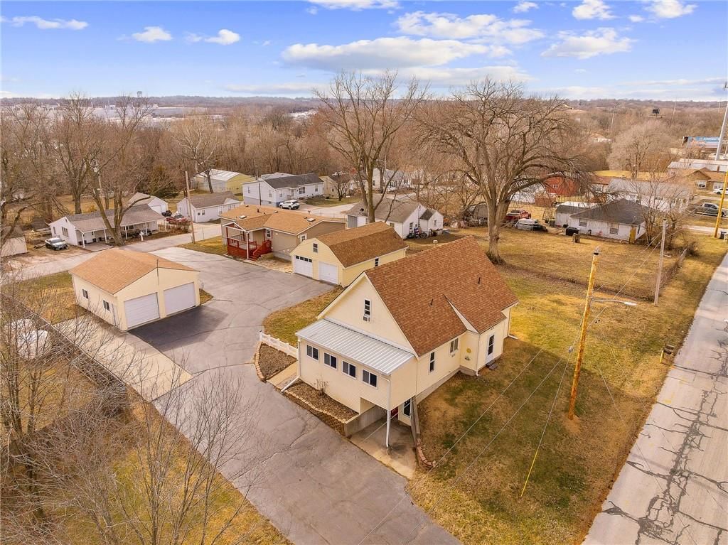 8215 NE Schell Road, Pleasant Valley, MO