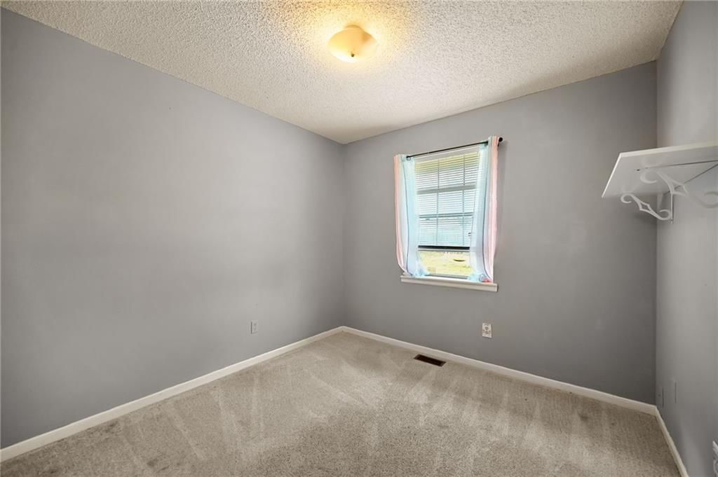 10636 N Oak Trafficway — photo 18