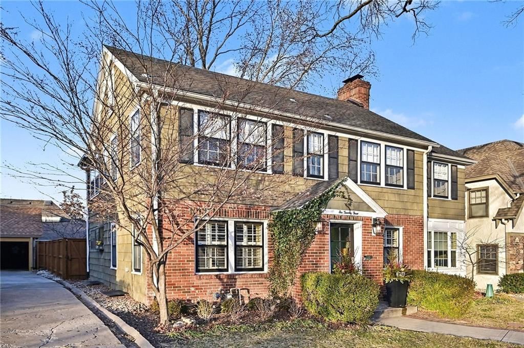 624 W 70th Terrace — photo 3