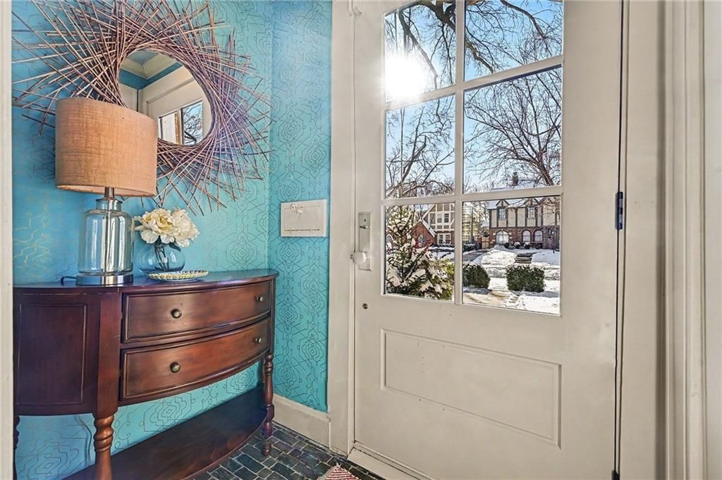 624 W 70th Terrace — photo 9