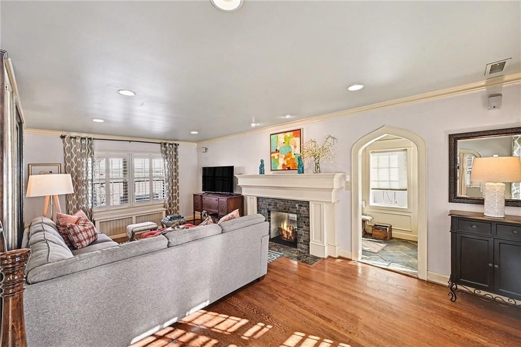 624 W 70th Terrace — photo 11