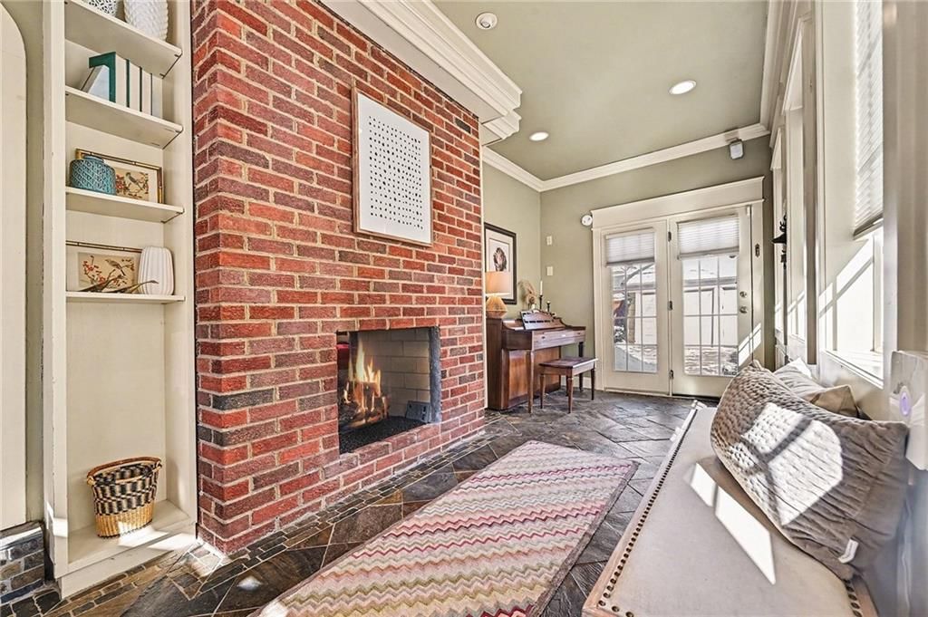 624 W 70th Terrace — photo 13