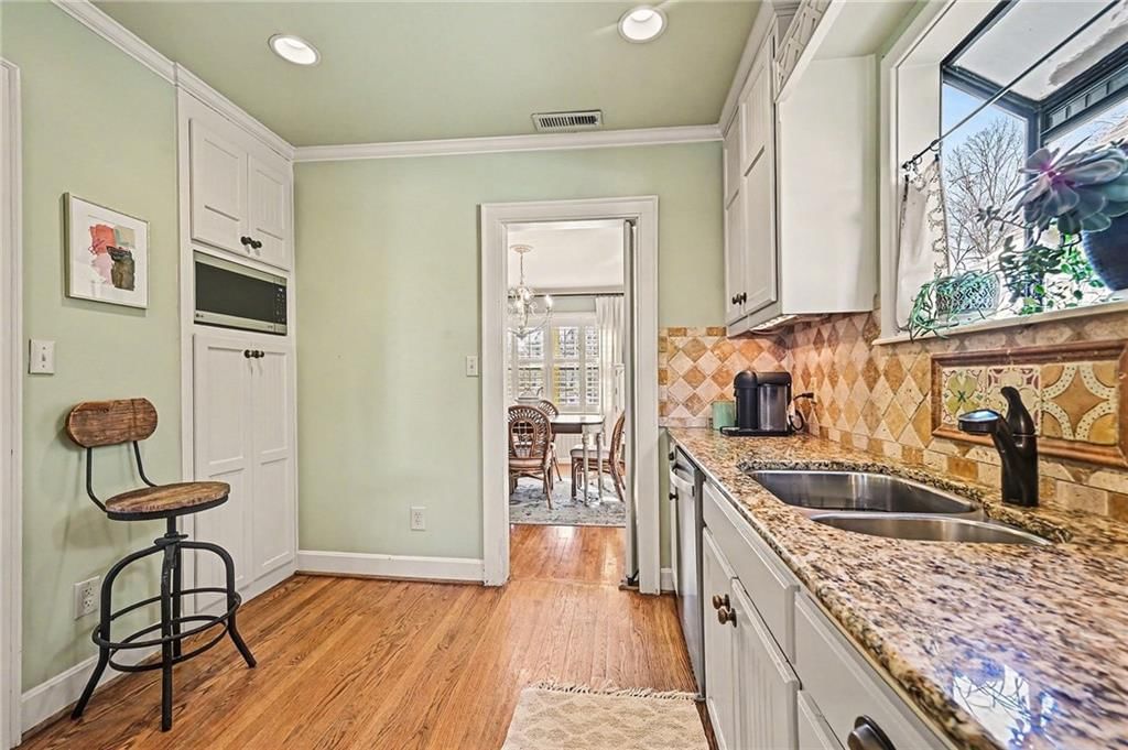624 W 70th Terrace — photo 15