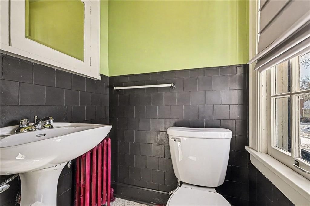 624 W 70th Terrace — photo 23