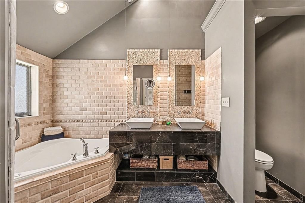 624 W 70th Terrace — photo 28