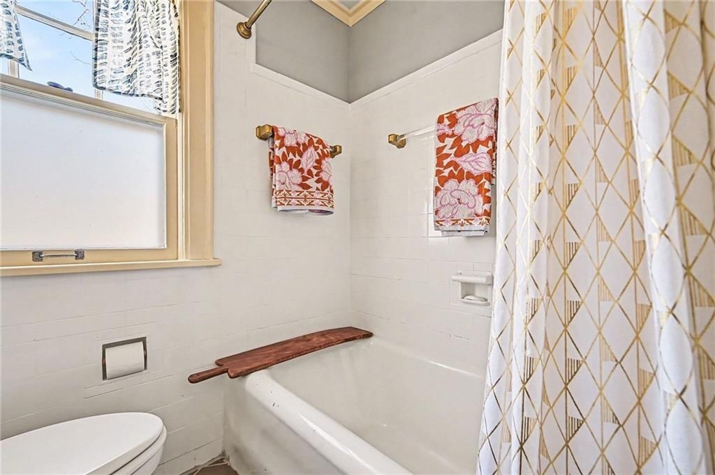 624 W 70th Terrace — photo 33