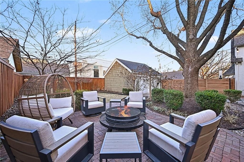 624 W 70th Terrace — photo 43