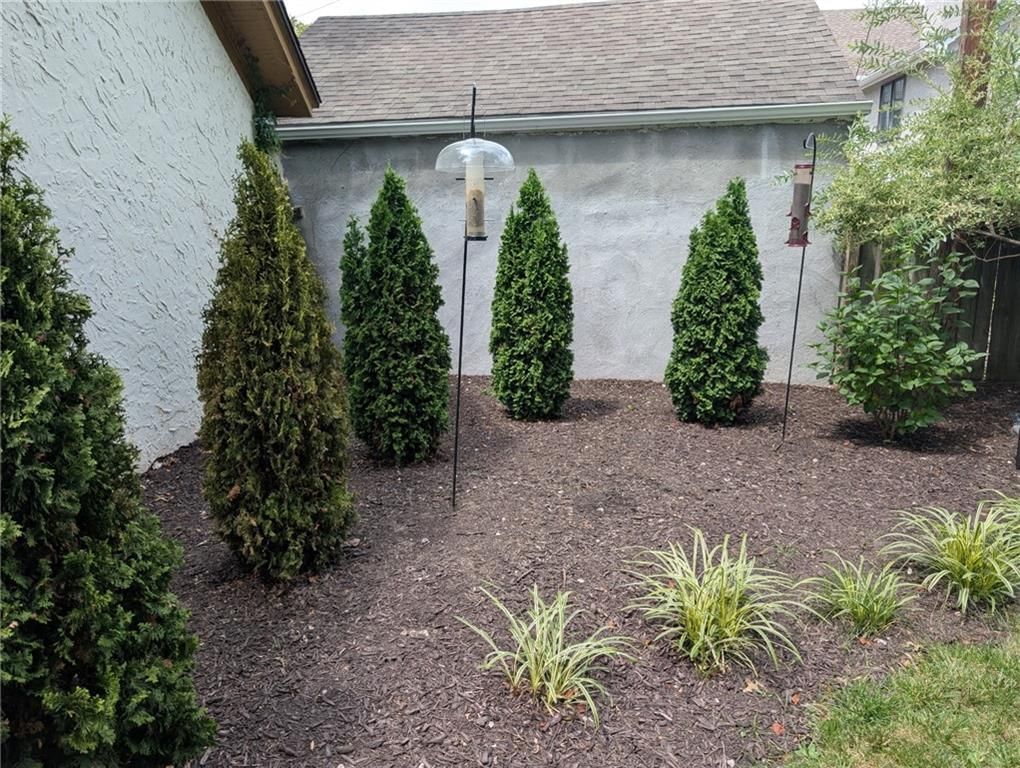 624 W 70th Terrace — photo 48