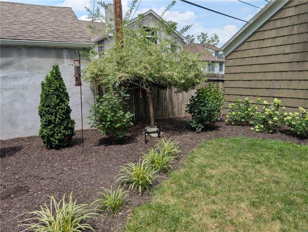 624 W 70th Terrace — photo 49