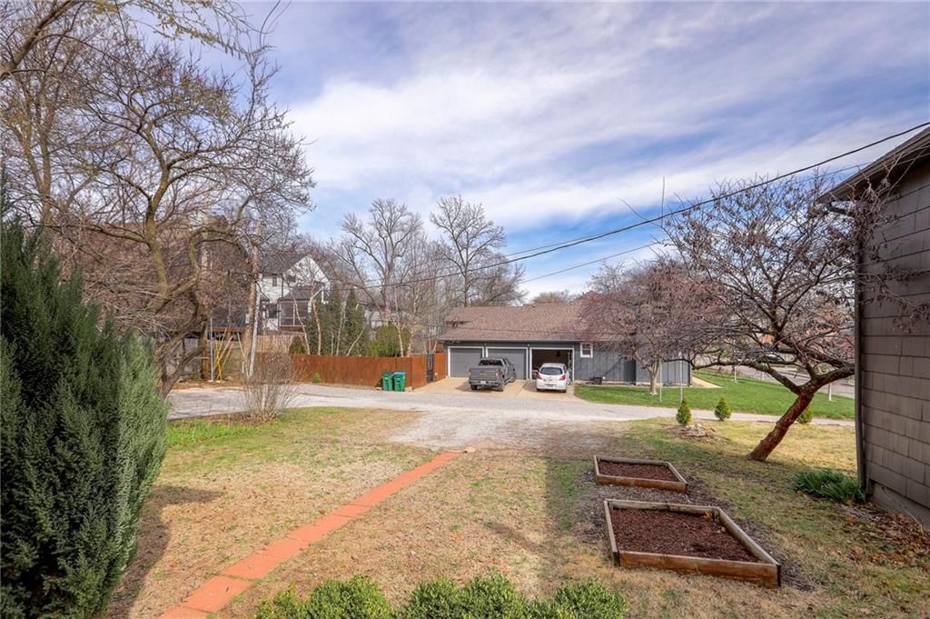 4809 Rainbow Boulevard — photo 36