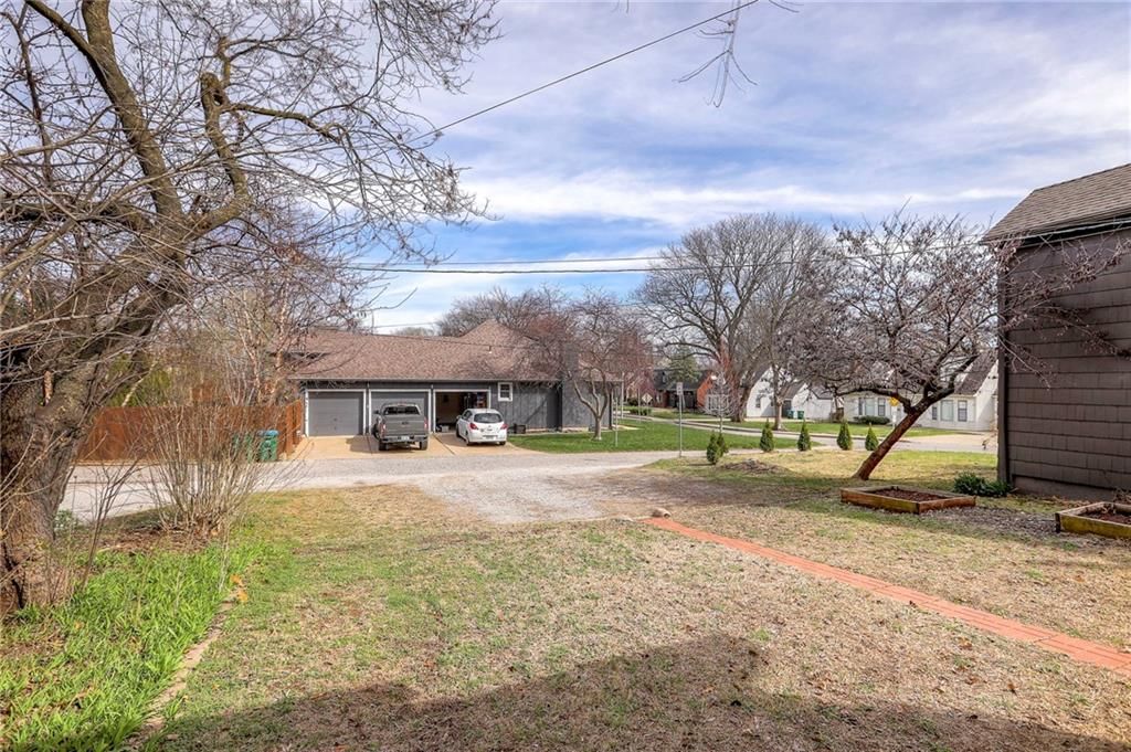 4809 Rainbow Boulevard — photo 37