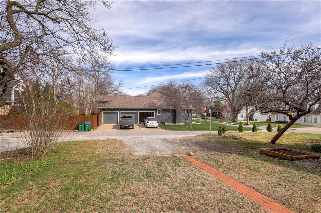 4809 Rainbow Boulevard — photo 38