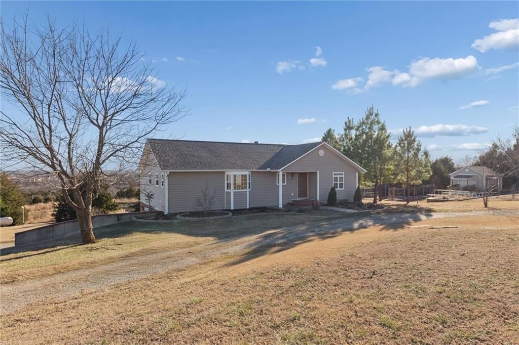 220 Overlook Drive — photo 2