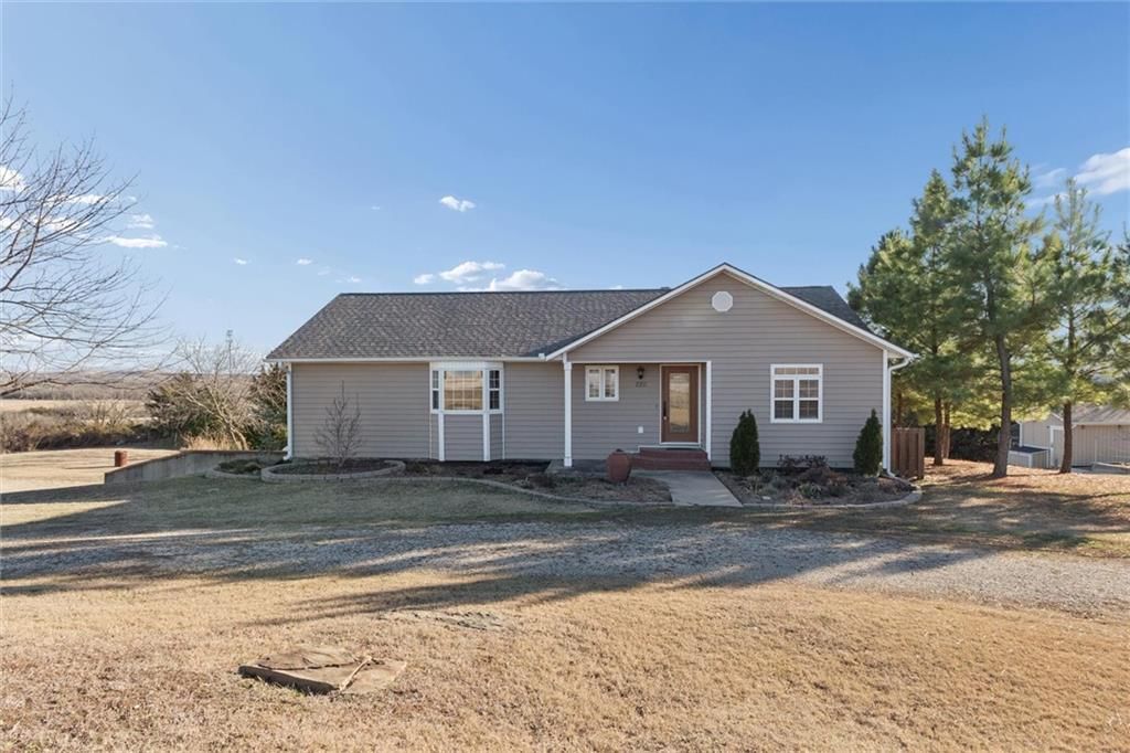 220 Overlook Drive — photo 3