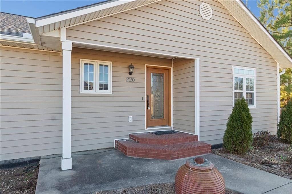 220 Overlook Drive — photo 4