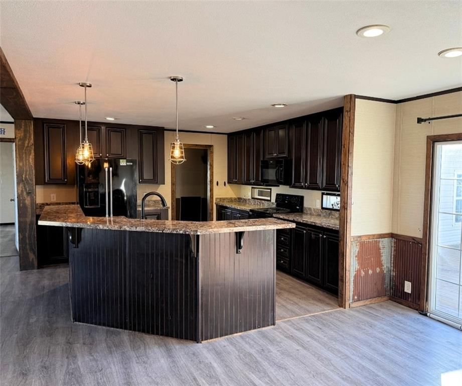 285 N Walnut Street — photo 5