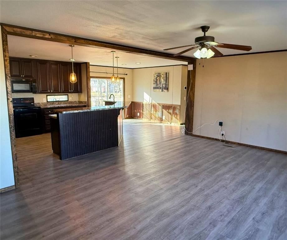 285 N Walnut Street — photo 7