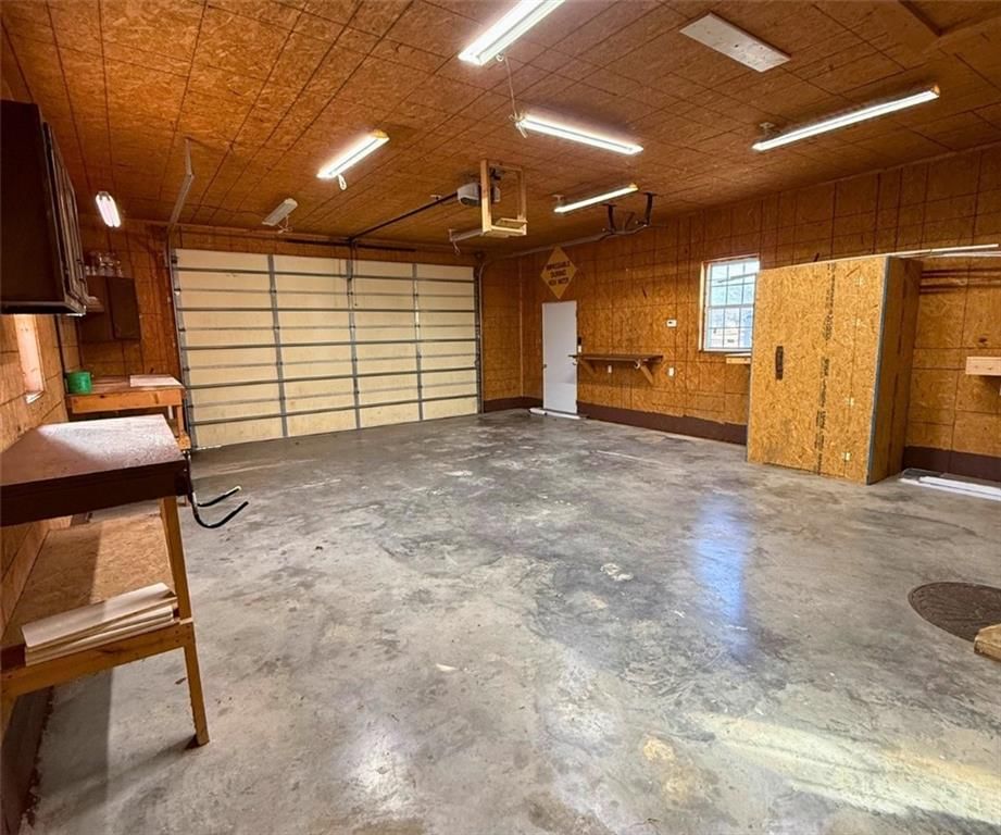 285 N Walnut Street — photo 8