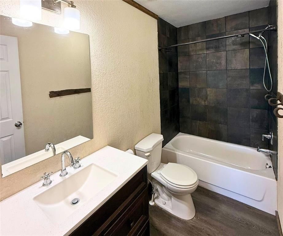 285 N Walnut Street — photo 9