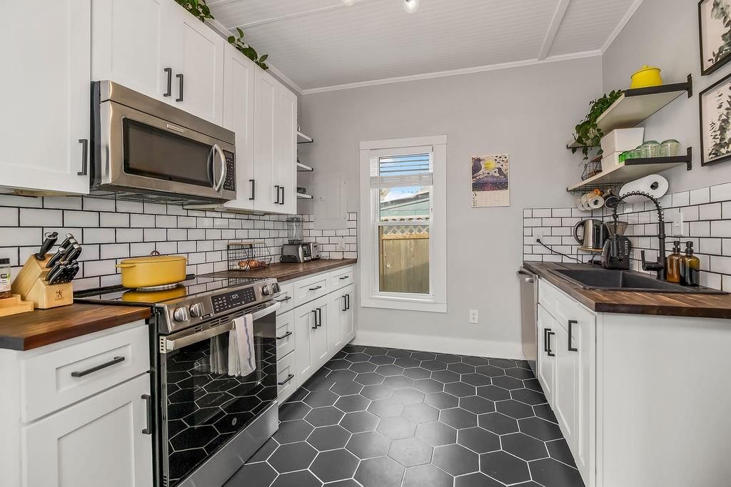 1203 W 20th Terrace — photo 9