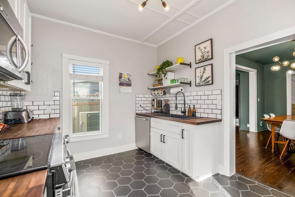1203 W 20th Terrace — photo 11