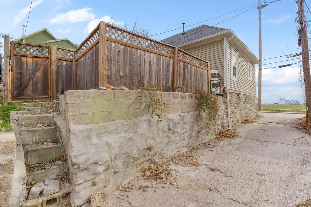 1203 W 20th Terrace — photo 30