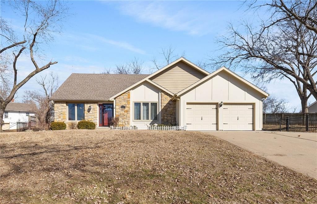 6525 Pflumm Road, Shawnee, KS