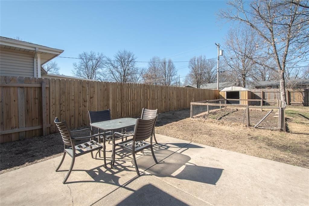 1410 S Elm Street — photo 22