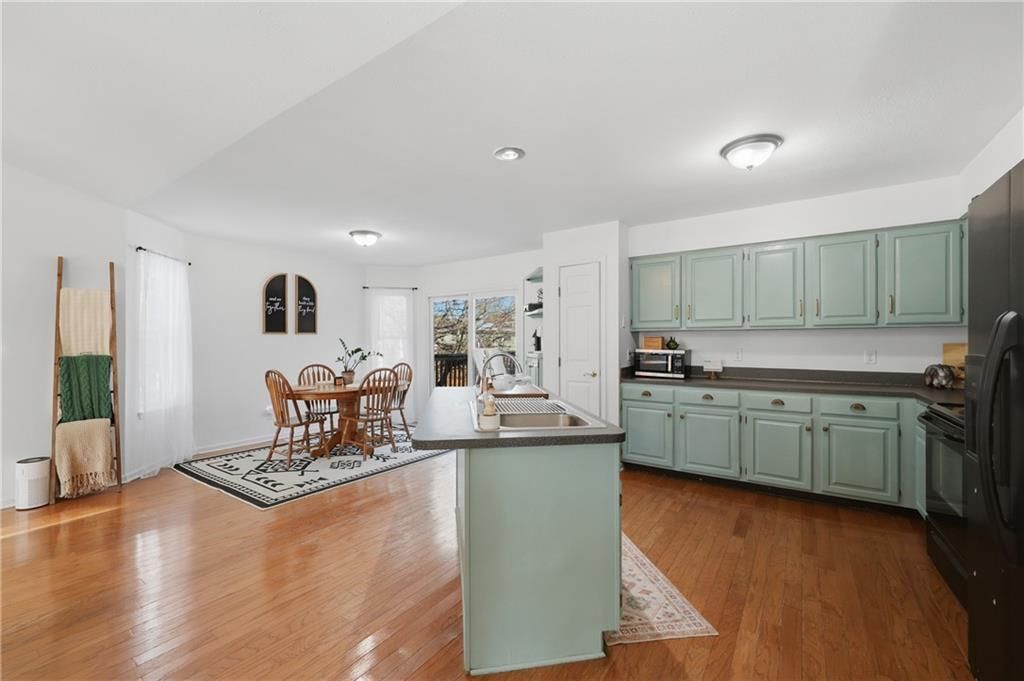 1177 Greenwood Park Street — photo 6