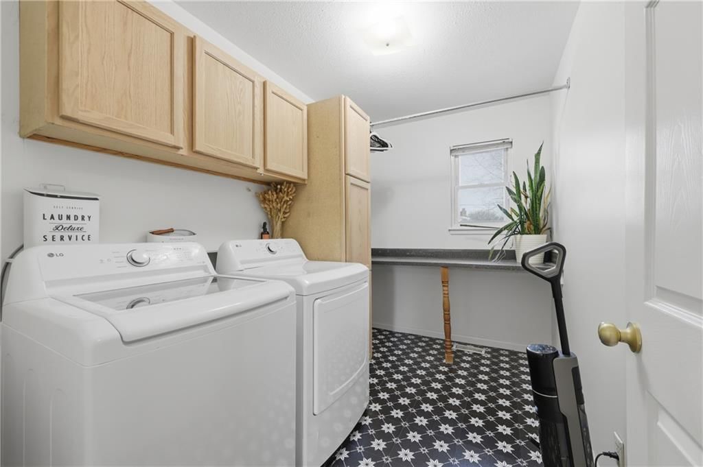1177 Greenwood Park Street — photo 22