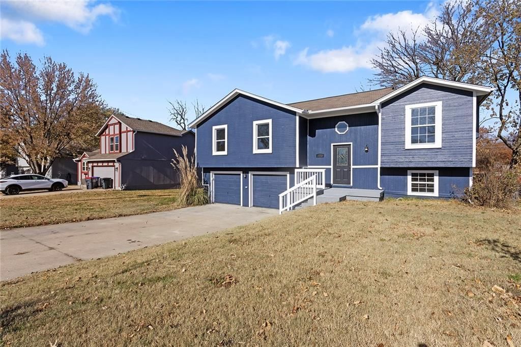 15528 Crestwood Drive, Basehor, KS