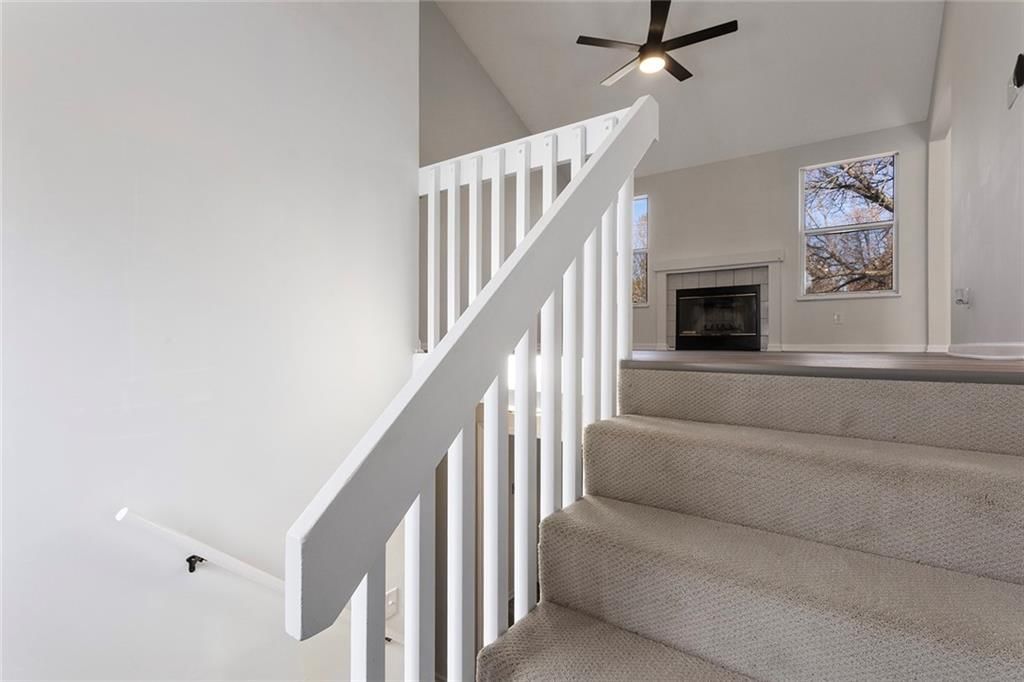 15528 Crestwood Drive — photo 3