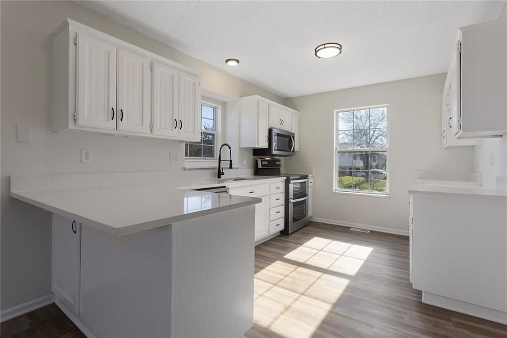 15528 Crestwood Drive — photo 10