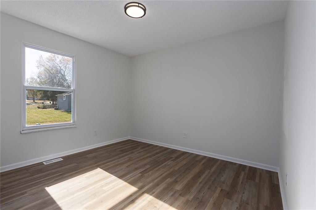 15528 Crestwood Drive — photo 16