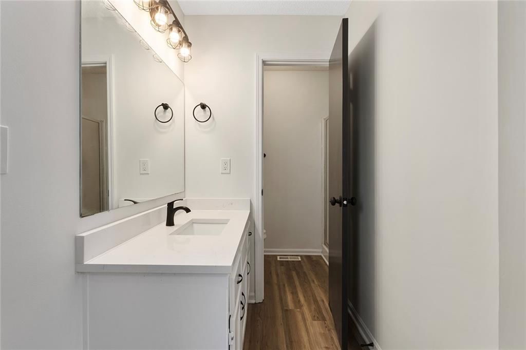15528 Crestwood Drive — photo 20
