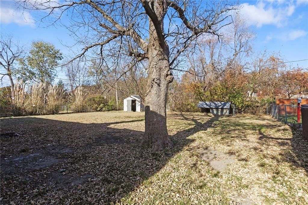 15528 Crestwood Drive — photo 24