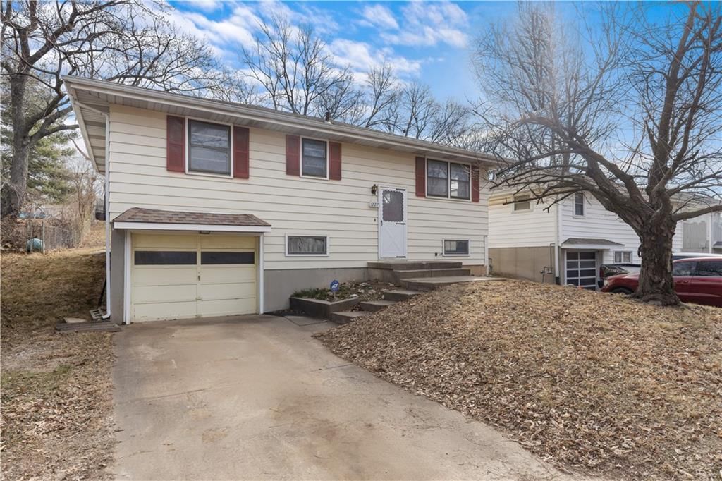 1227 Dickinson Road, Independence, MO
