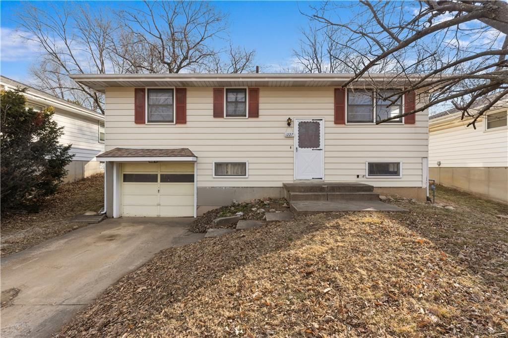 1227 Dickinson Road — photo 2