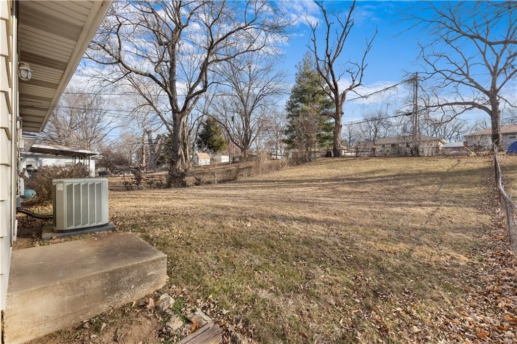 1227 Dickinson Road — photo 4